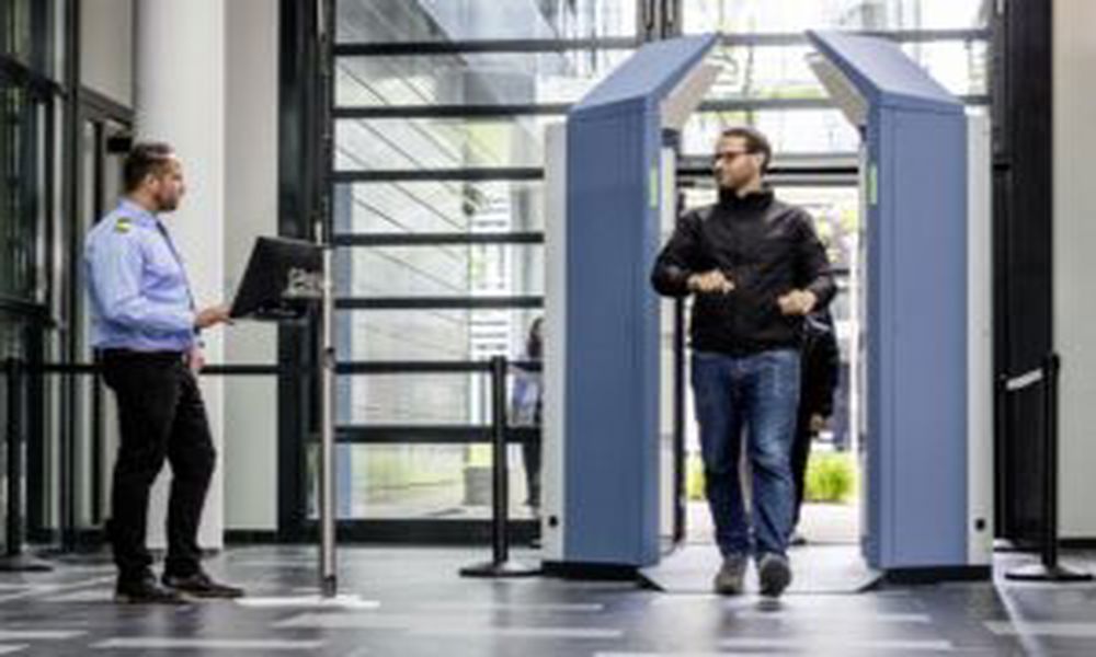 Plaza Güvenlik Görevlisi